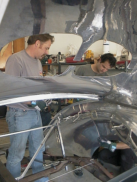 35 Putting clecos in rear left fender ok.JPG (96097 bytes)